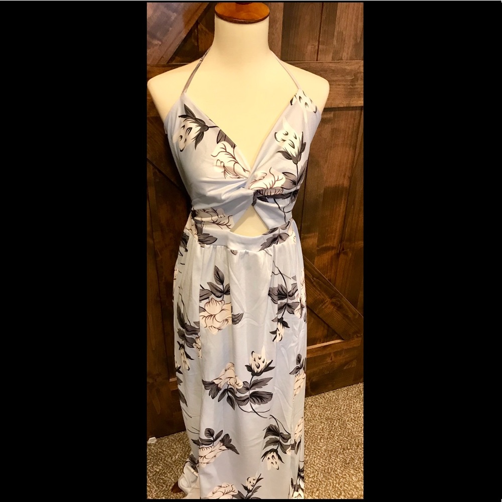 🌟 2 LEFT Halter floral maxi halter dress cutout - Picture 4 of 6